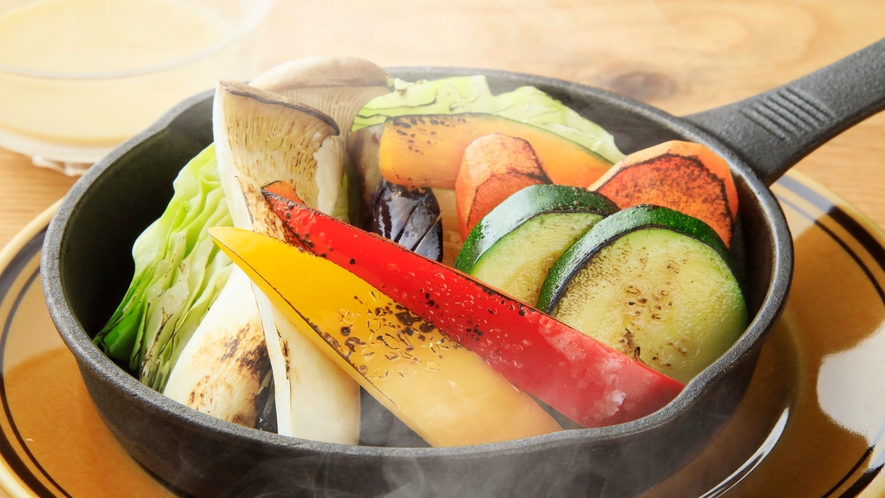 【高原グリル野菜】嬬恋キャベツなど高原ならでは新鮮野菜を素材のよさそのままお楽しみください。