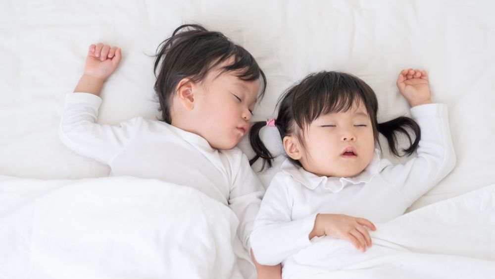 【お子様添い寝無料】大人1名様及びベッド1台につき小学6年生までのお子様1名様まで無料です。