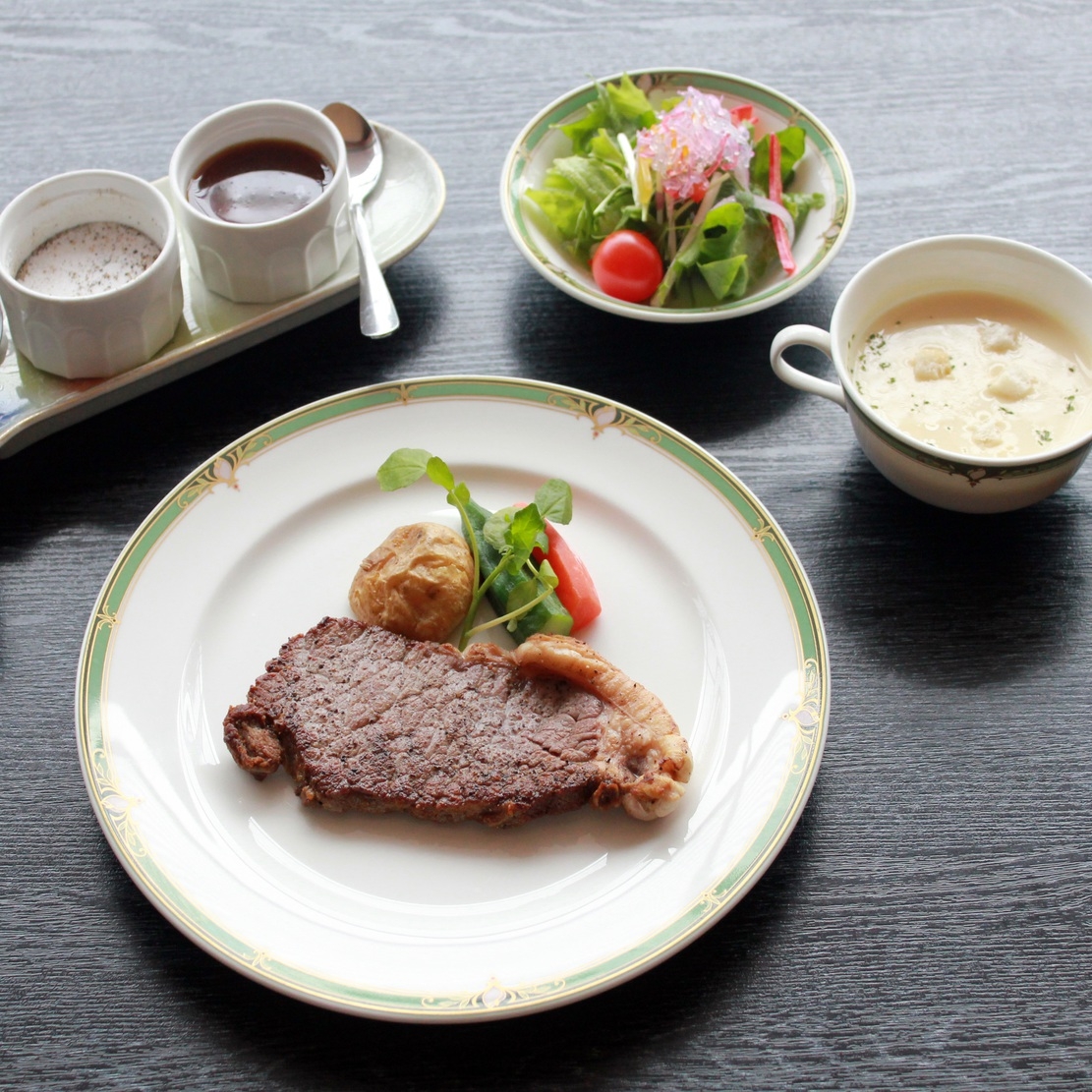 【復活版】牛・豚・鶏ステーキ・ホテルカレー食べ放題プラン1泊2食付き