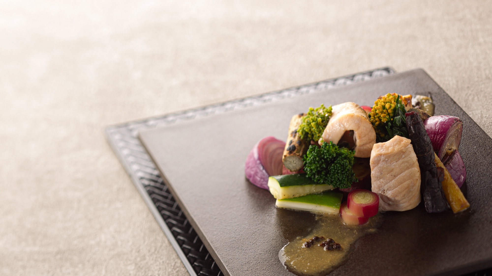 夕食ローカルフード：千葉県産もち豚と季節野菜の潮煮