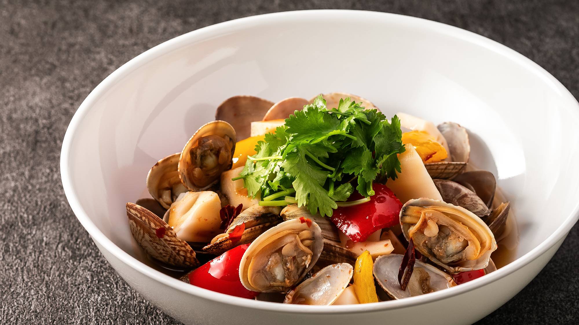 2026新メニュー　浅利と季節野菜のピリ辛