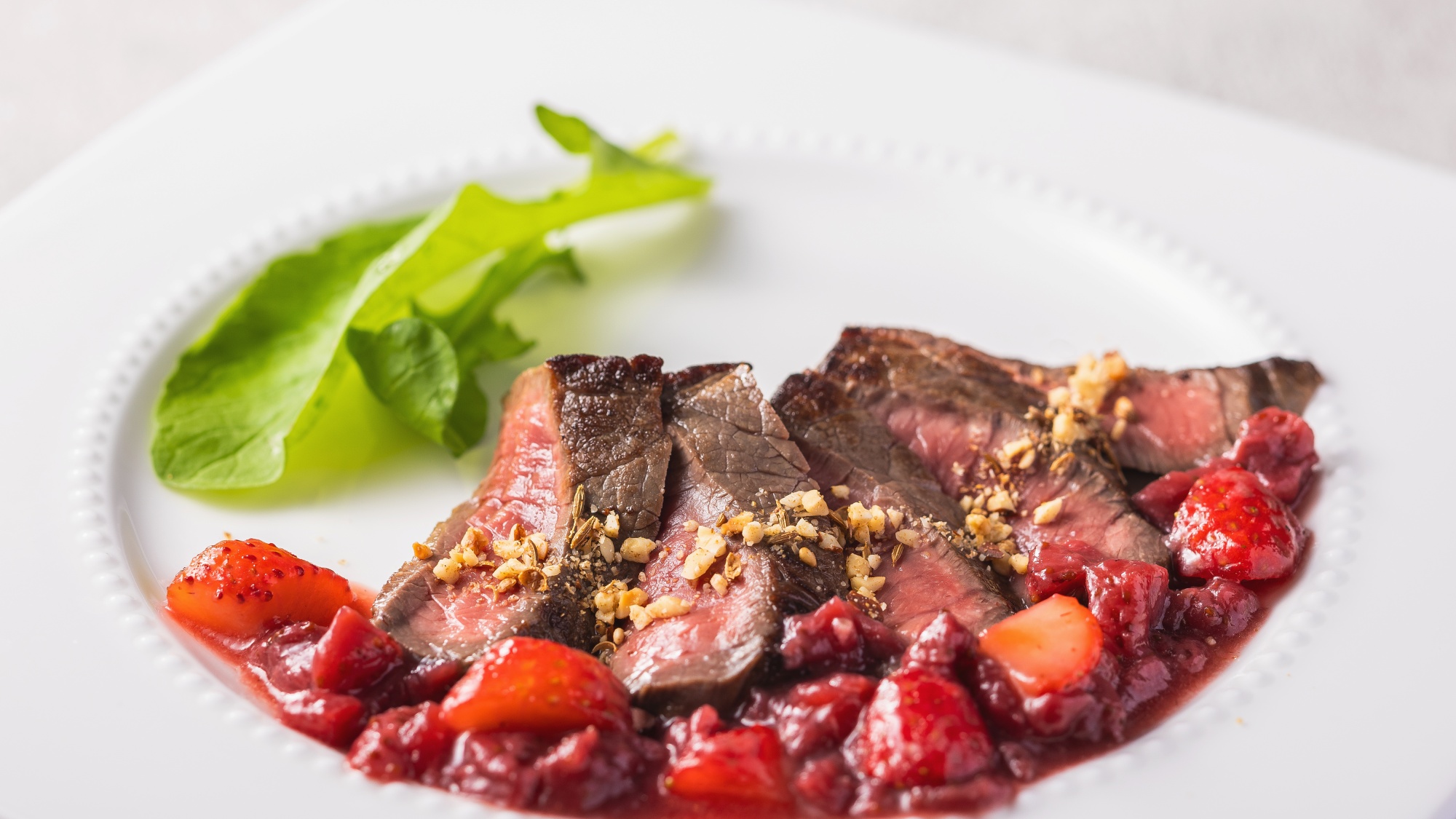 （ディナー）【2026/1/5～4/30】赤ワインをベースにしたいちごソースとのマリアージュ