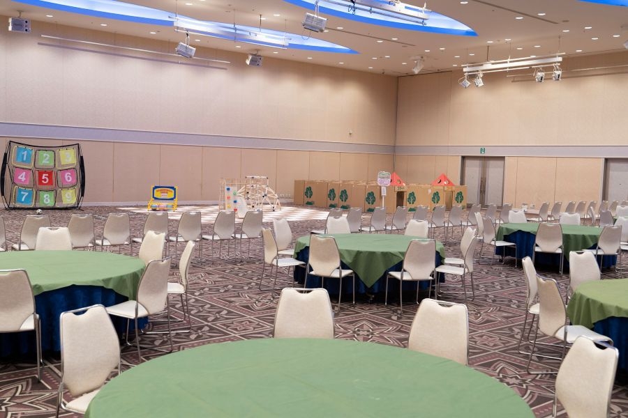 【お子様連れにおすすめ】遊具を設置した別会場で夕食＆朝食ビュッフェを時間無制限で満喫！