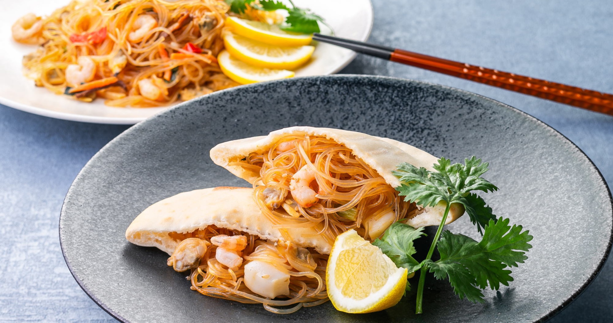 ＜5/18～10/31 Dinner Buffet＞シーフードチャプチェのピタパンサンド※イメージ