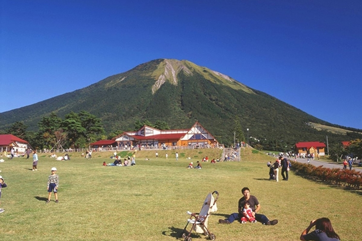 【大山まきばみるくの里】お車で約15分