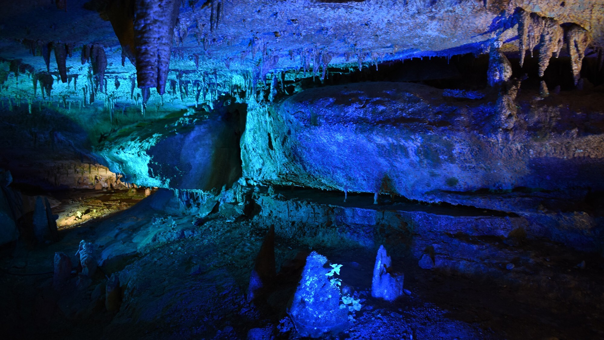 【面不動鍾乳洞】