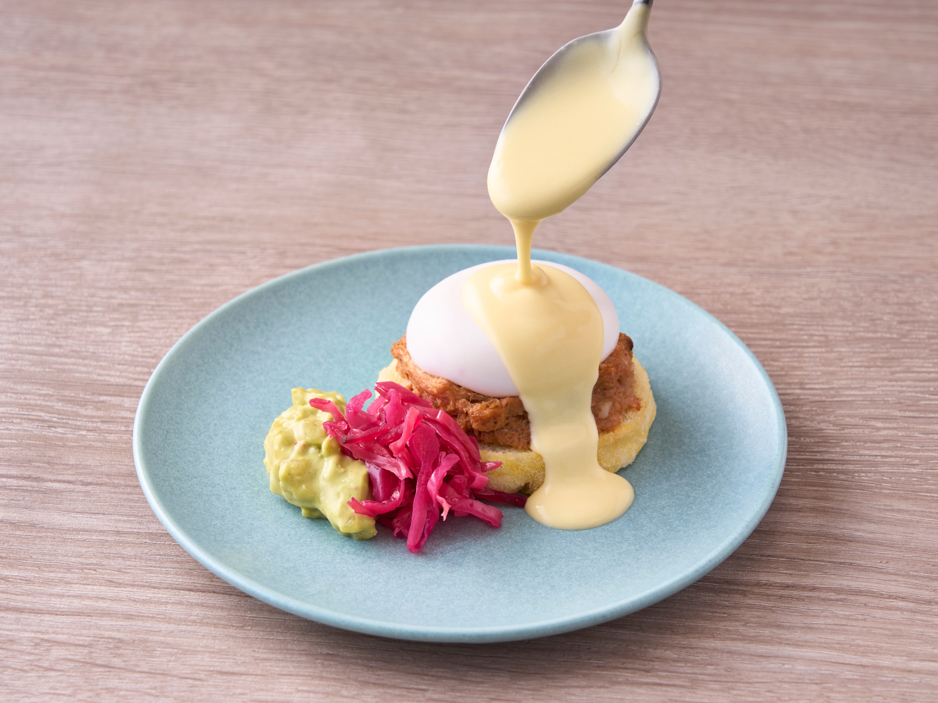 ＜朝食ビュッフェ＞プルドポークベネディクト（イメージ）