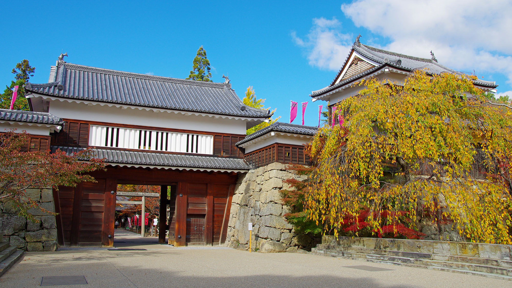 【上田城跡】真田氏の居城。桜の名所としても知られています。ホテルから車約50分です。