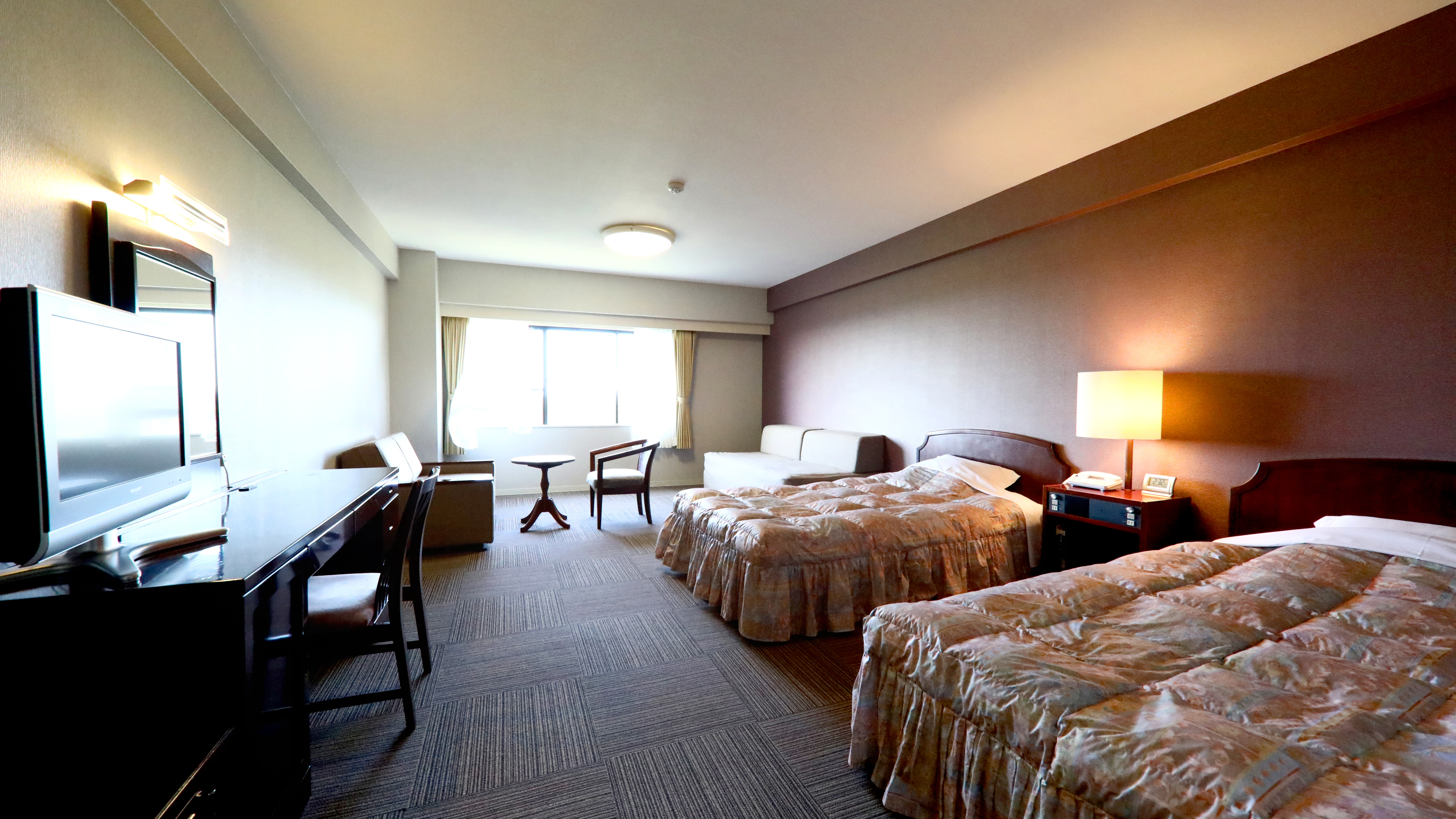 客室(洋室の一例)リゾートホテルならではの広々とした36平米のお部屋は定員4名様*