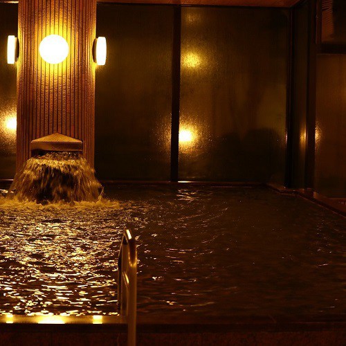 志賀の郷温泉大浴場(夜)広々とした大浴場で手足を伸ばして旅の疲れを癒してください