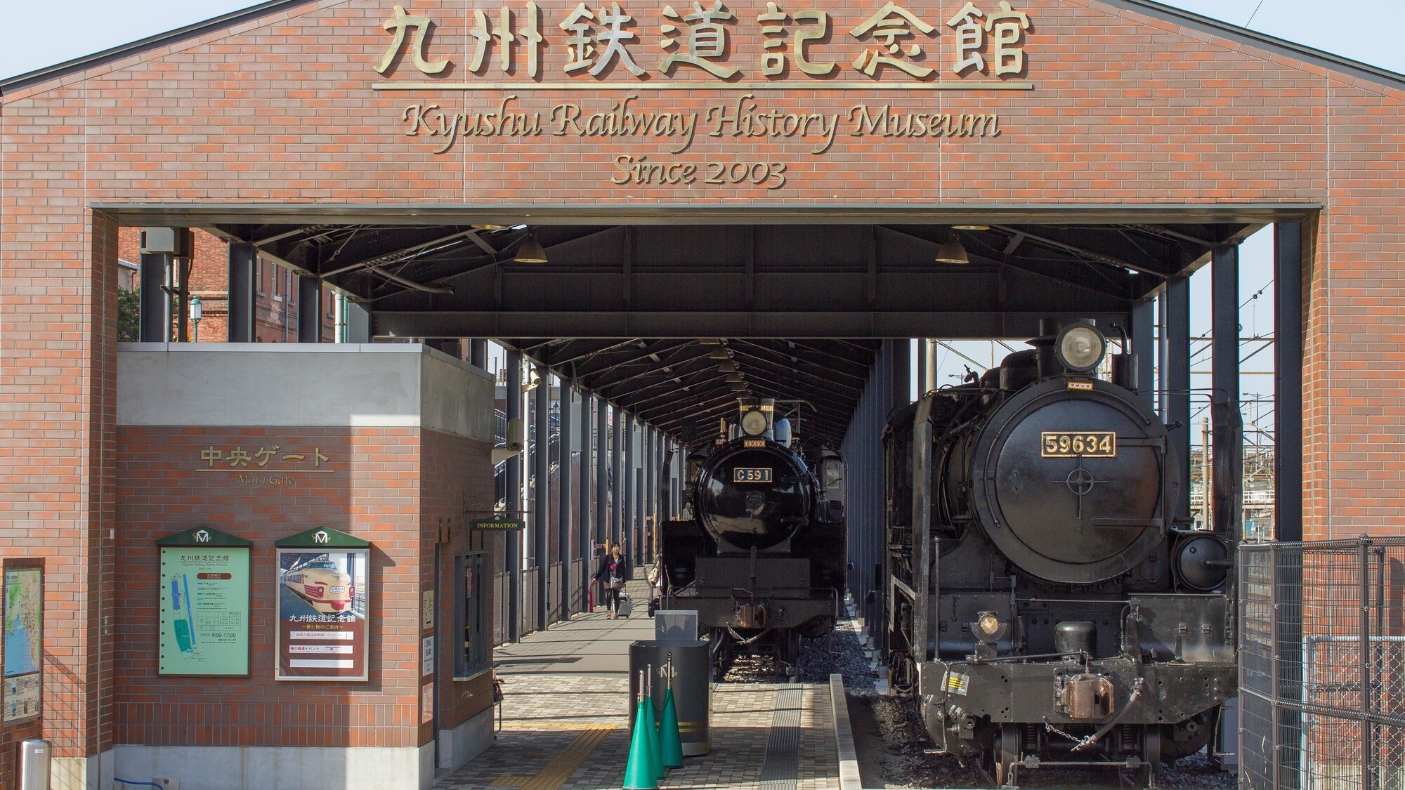 門司港九州鉄道記念館(ホテルから電車で約1時間45分)