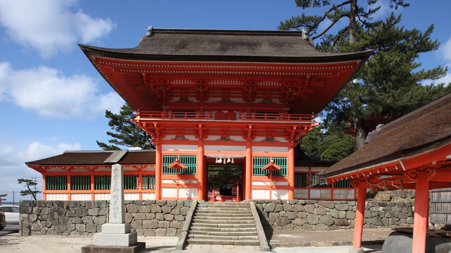 *【日御碕神社】朱に彩られた優美な社殿はまるで竜宮城のような美しさ！