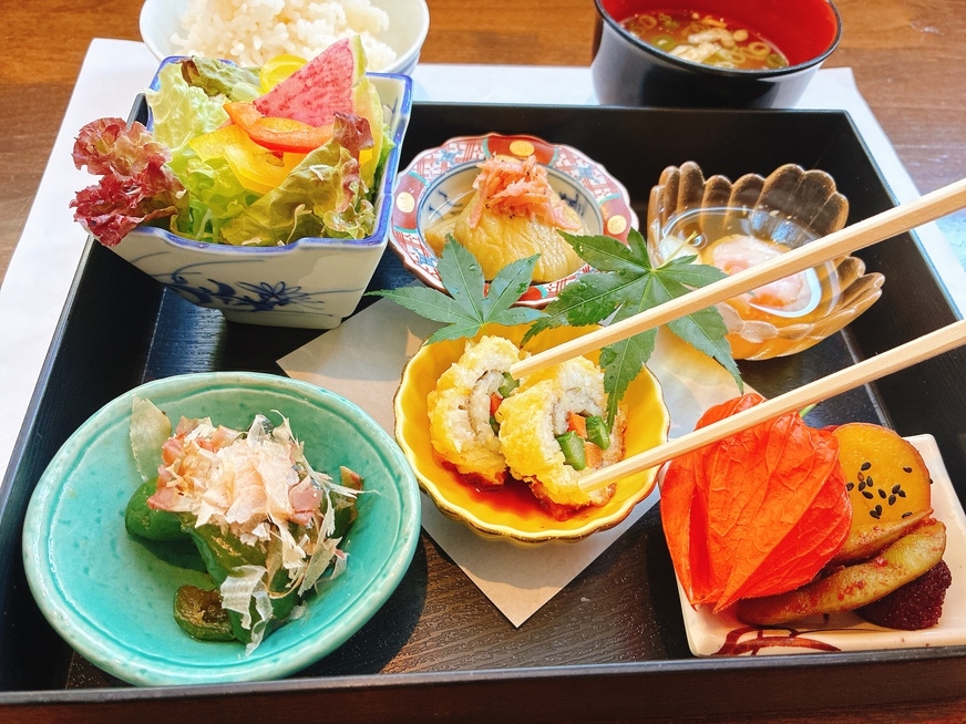 平和台ホテル５【名物！朝食】の１つ。『和朝食』”栄養バランス”　も　”ボリュームも”　◎＜朝食付＞