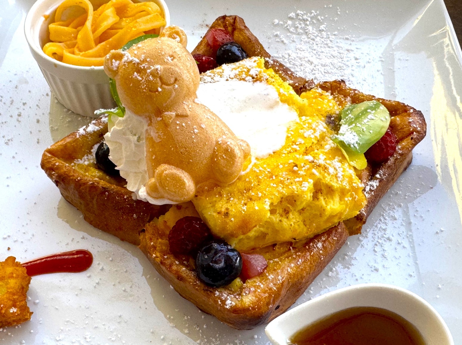 平和台ホテル５【名物！朝食】の１つ。『洋朝食』かわいいくまさんがのったフレンチトースト付＜朝食付＞