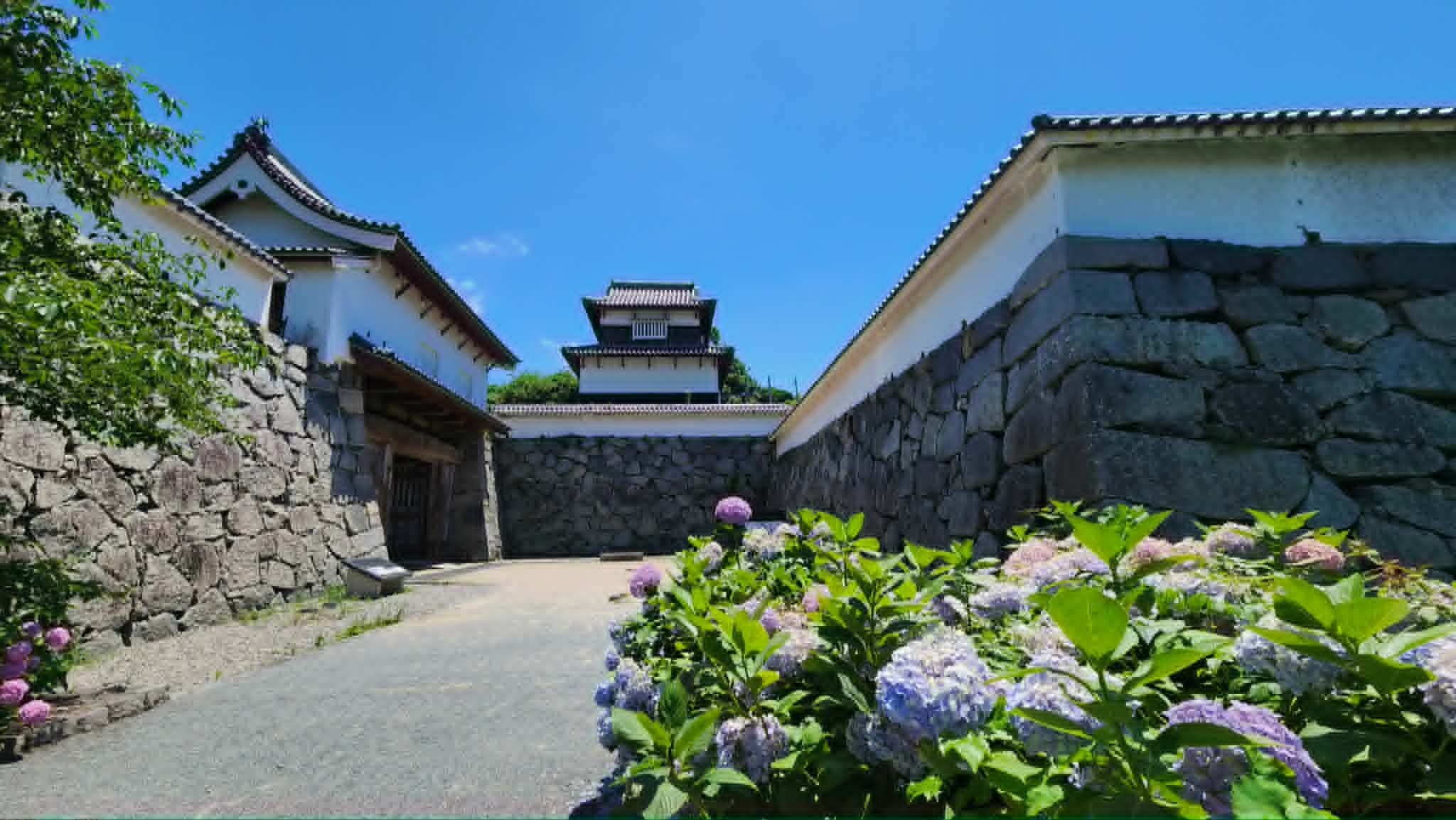【街中でデトックス】歴史遺産・福岡城と舞鶴公園の緑あふれる。歩くだけでも楽しい散策タイム＜朝食付＞