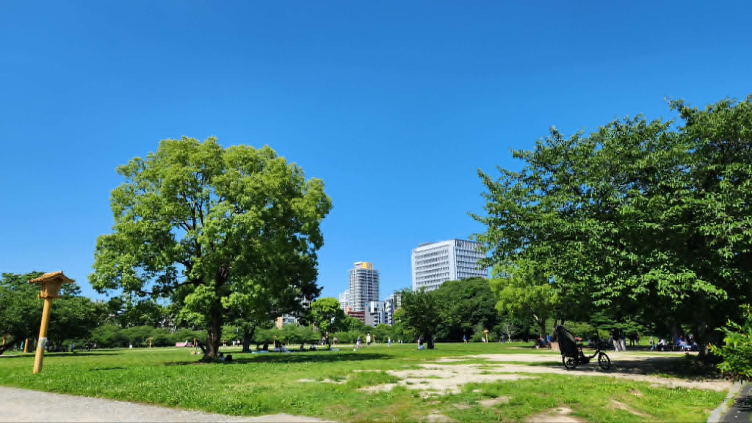 【街中でデトックス】歴史遺産・福岡城と舞鶴公園の緑あふれる。歩くだけでも楽しい散策タイム＜朝食付＞