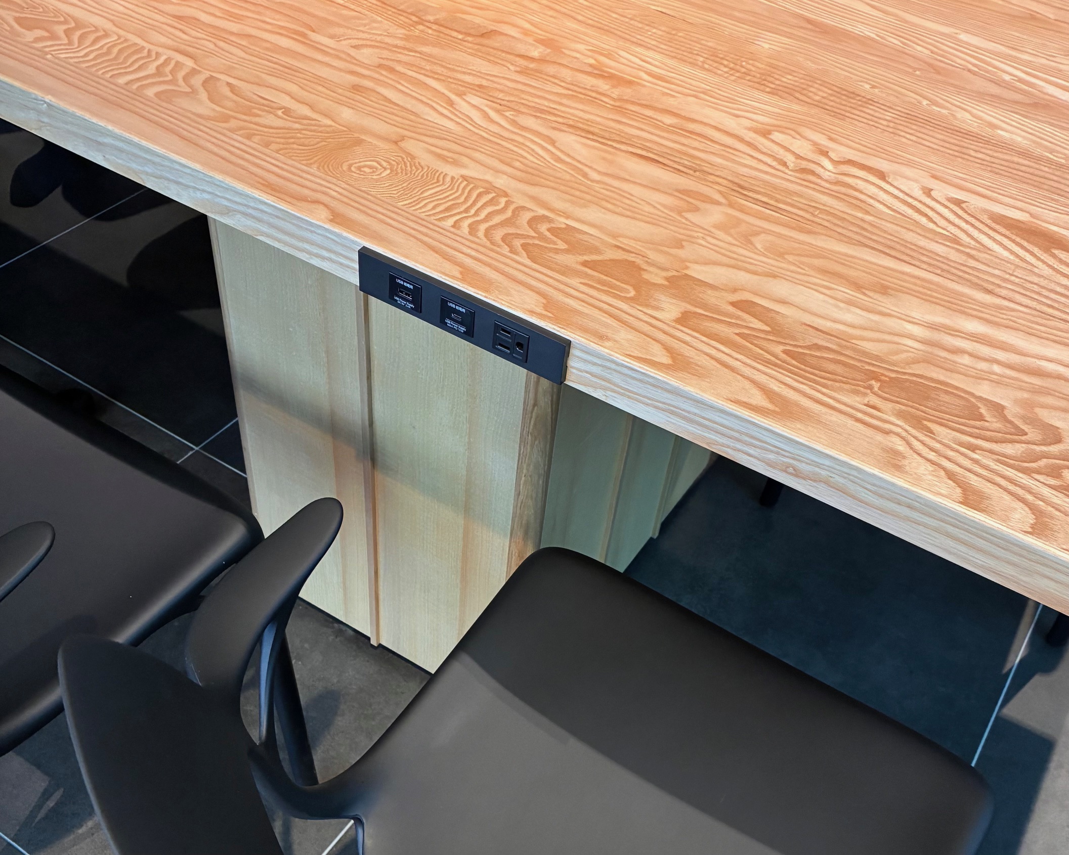 テーブルコンセント（フリースペーステーブル）