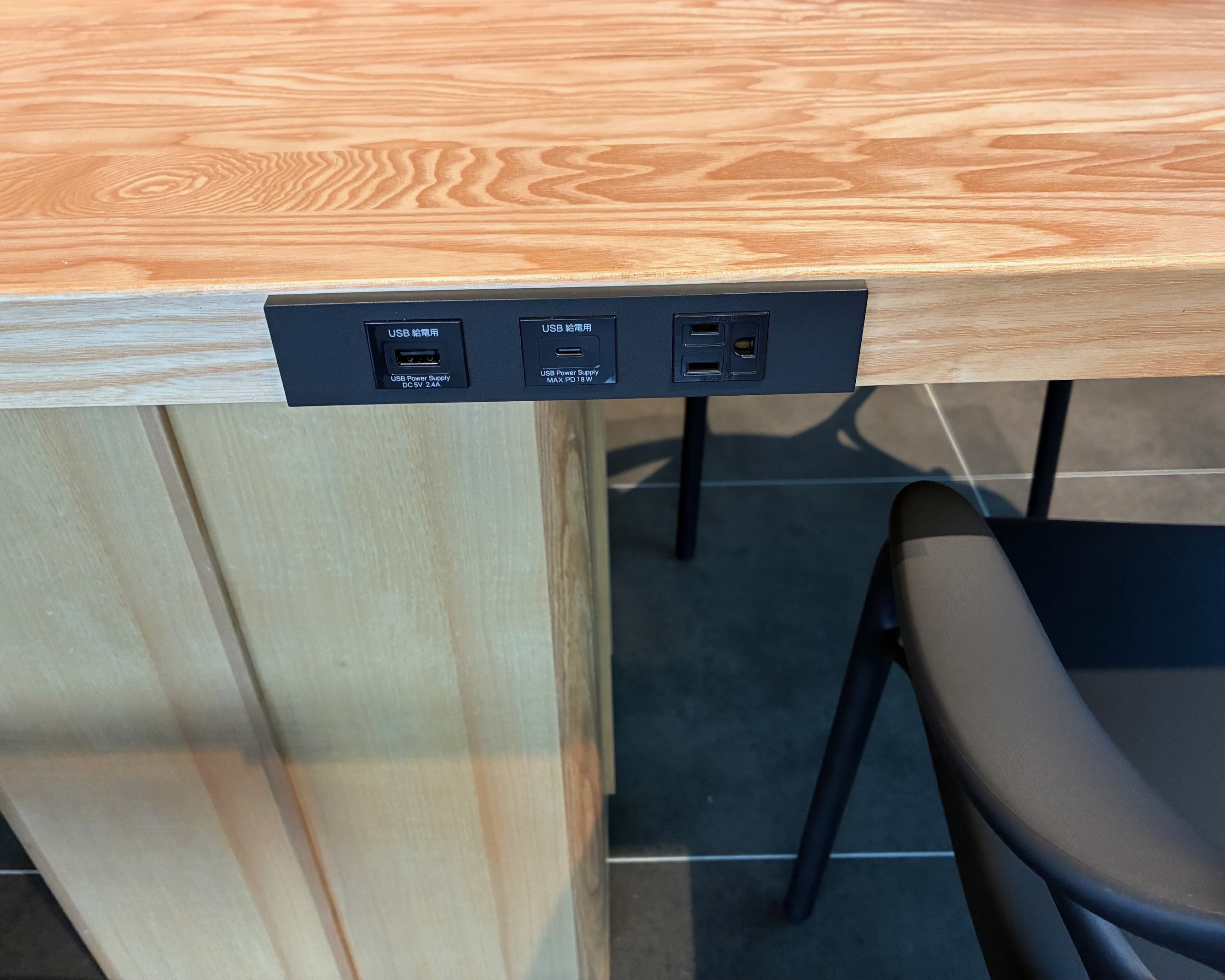 テーブルコンセント（フリースペーステーブル）
