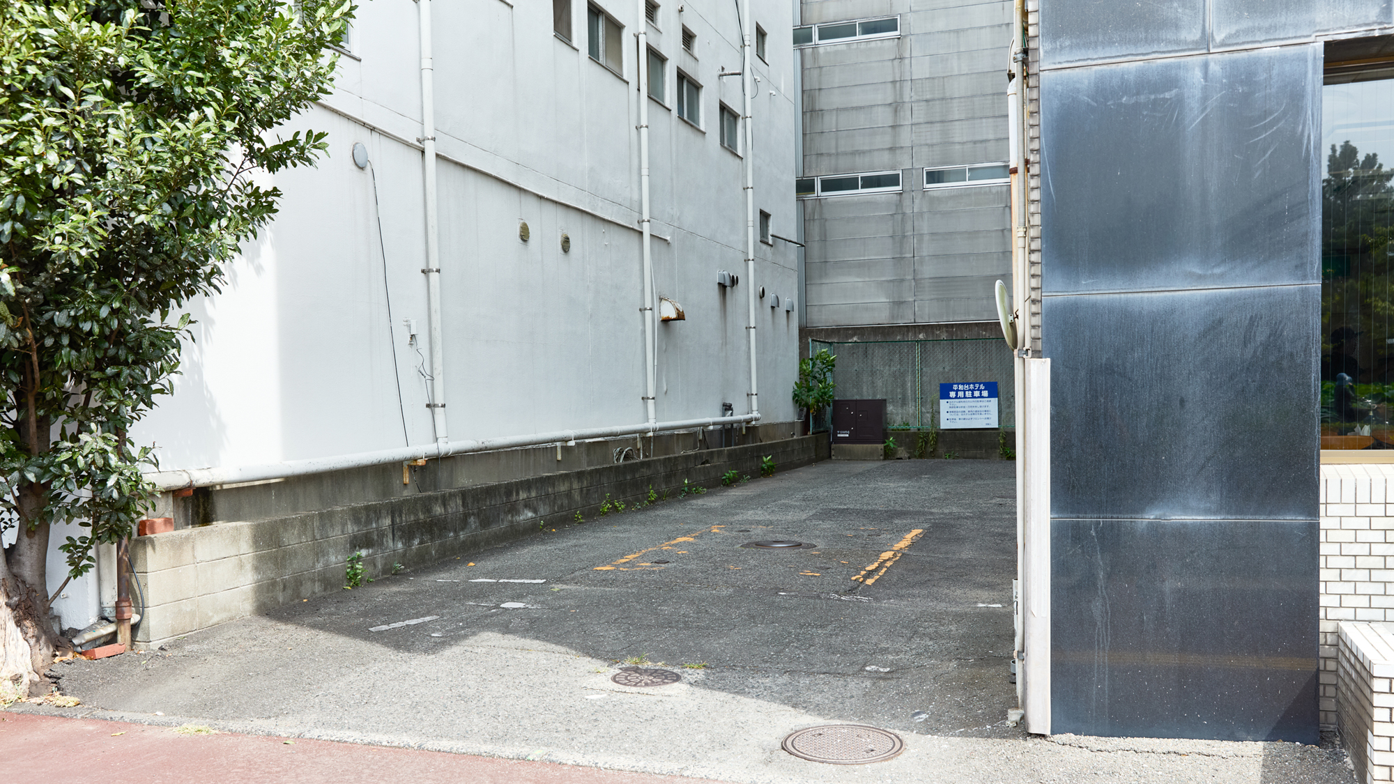 ホテル駐車場入り口