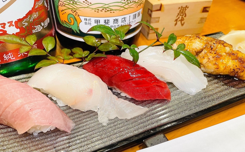 【まんさく鮨】玄界灘や五島灘など九州の漁場で獲れた良質な魚介を、是非お召し上がりください♪