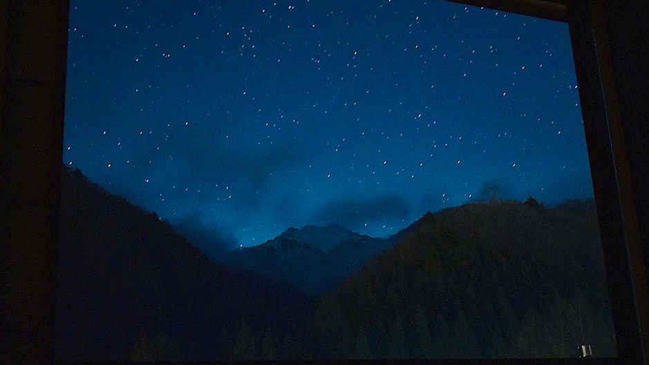 焼岳展望部屋からの焼岳と満点の星空