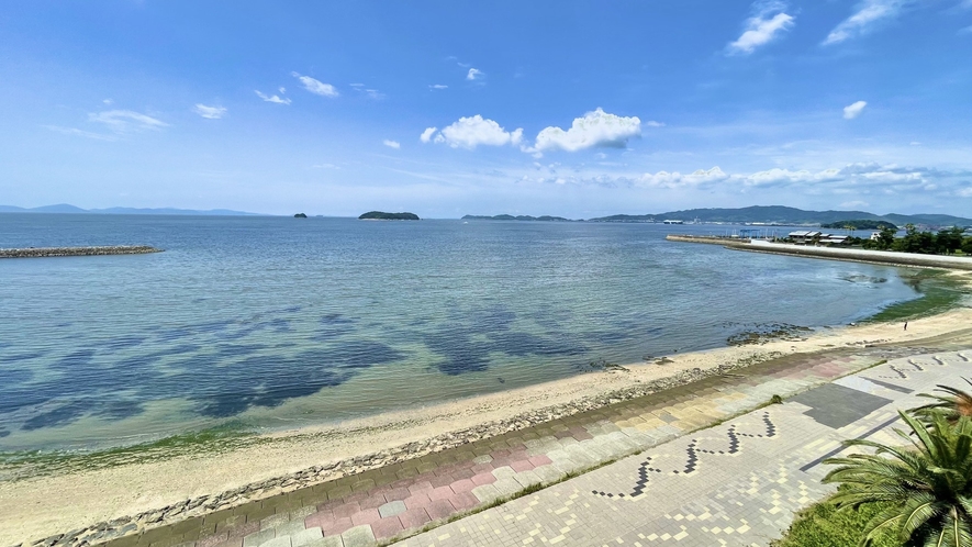 当館目の前の三谷浜遊歩道　潮風を浴びながらの朝のお散歩がオススメです