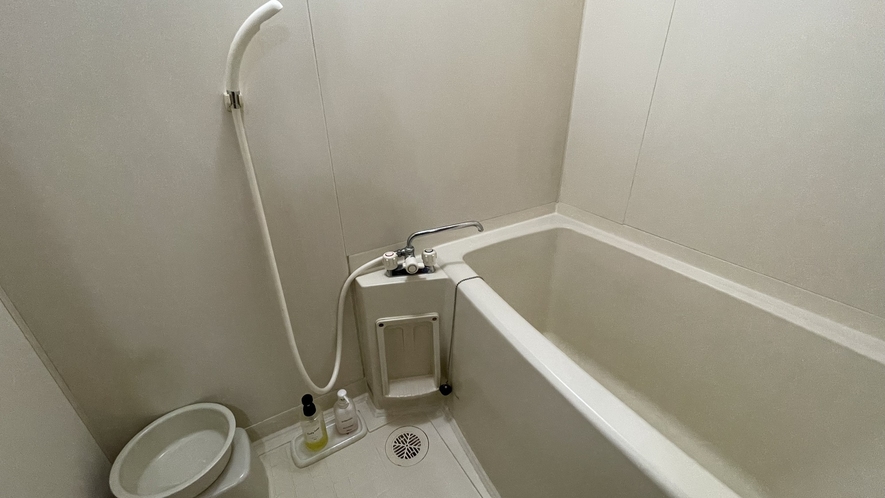 【あさひ亭１階】お二人利用に適した８畳和室　客室のお風呂