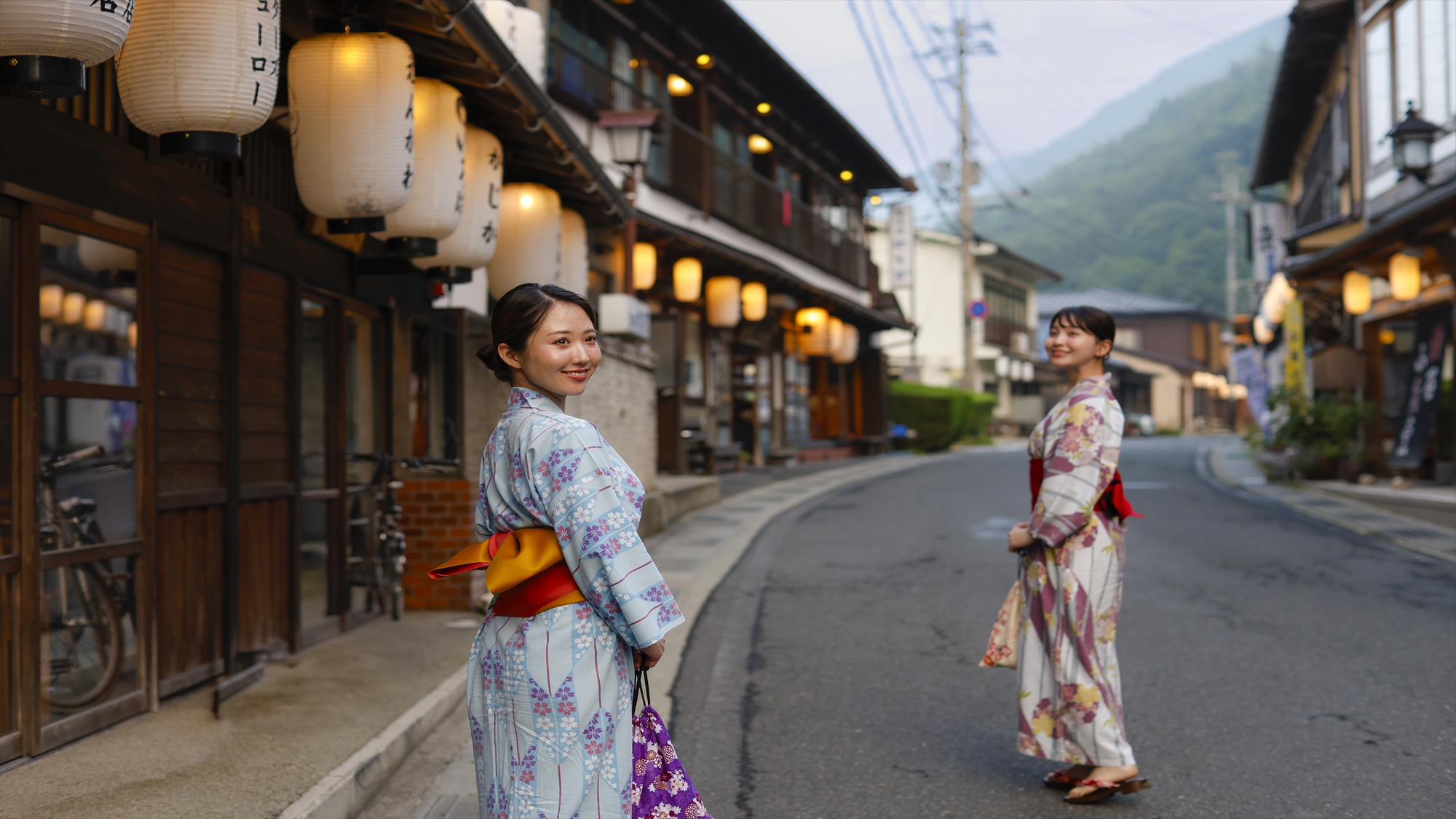 レトロな温泉街散策
