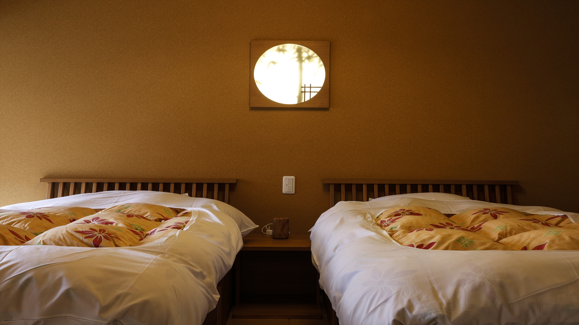 行者の間　ベット