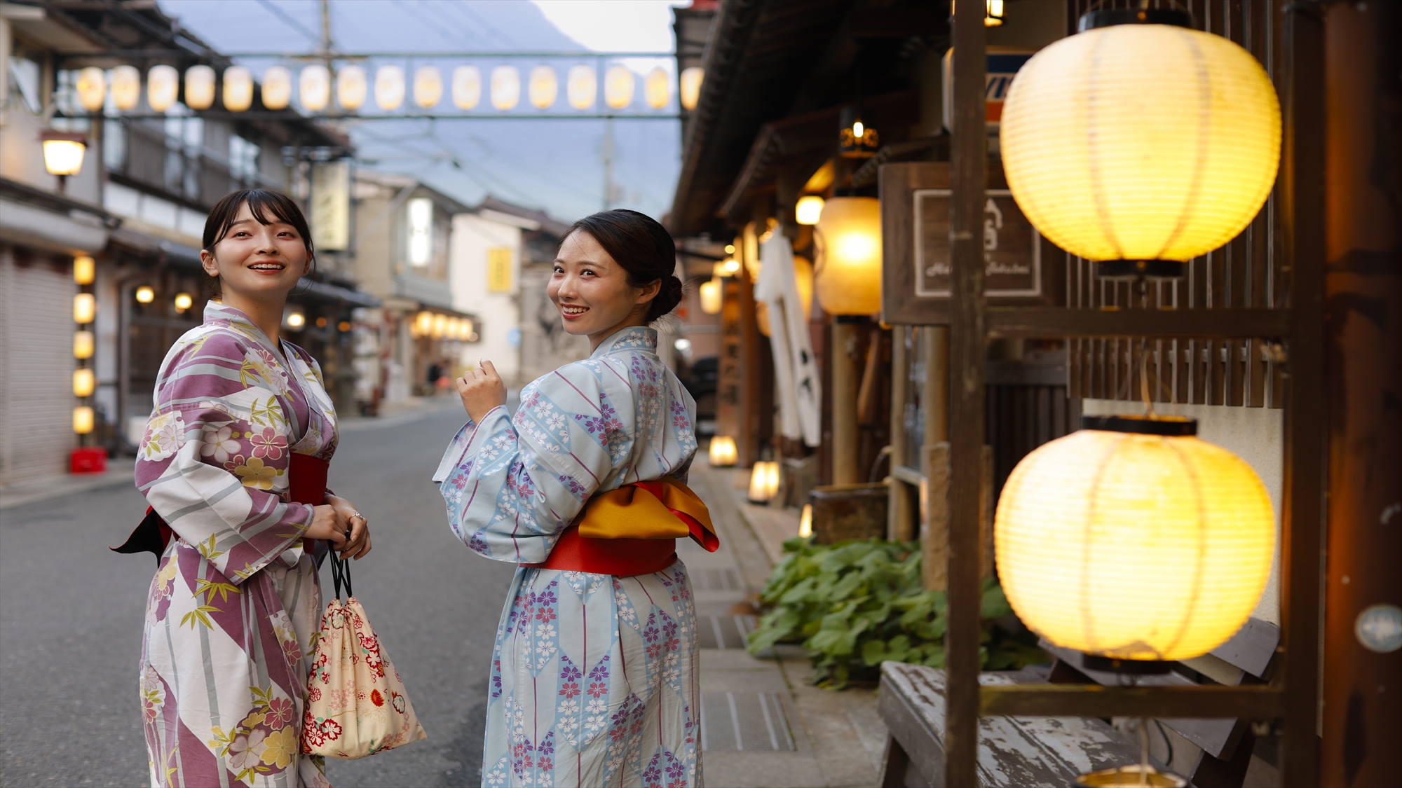 レトロな温泉街散策