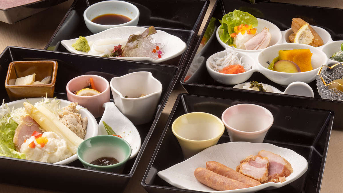 お膳はご旅行の気分で和風膳か洋風膳をお選びいただけます。
