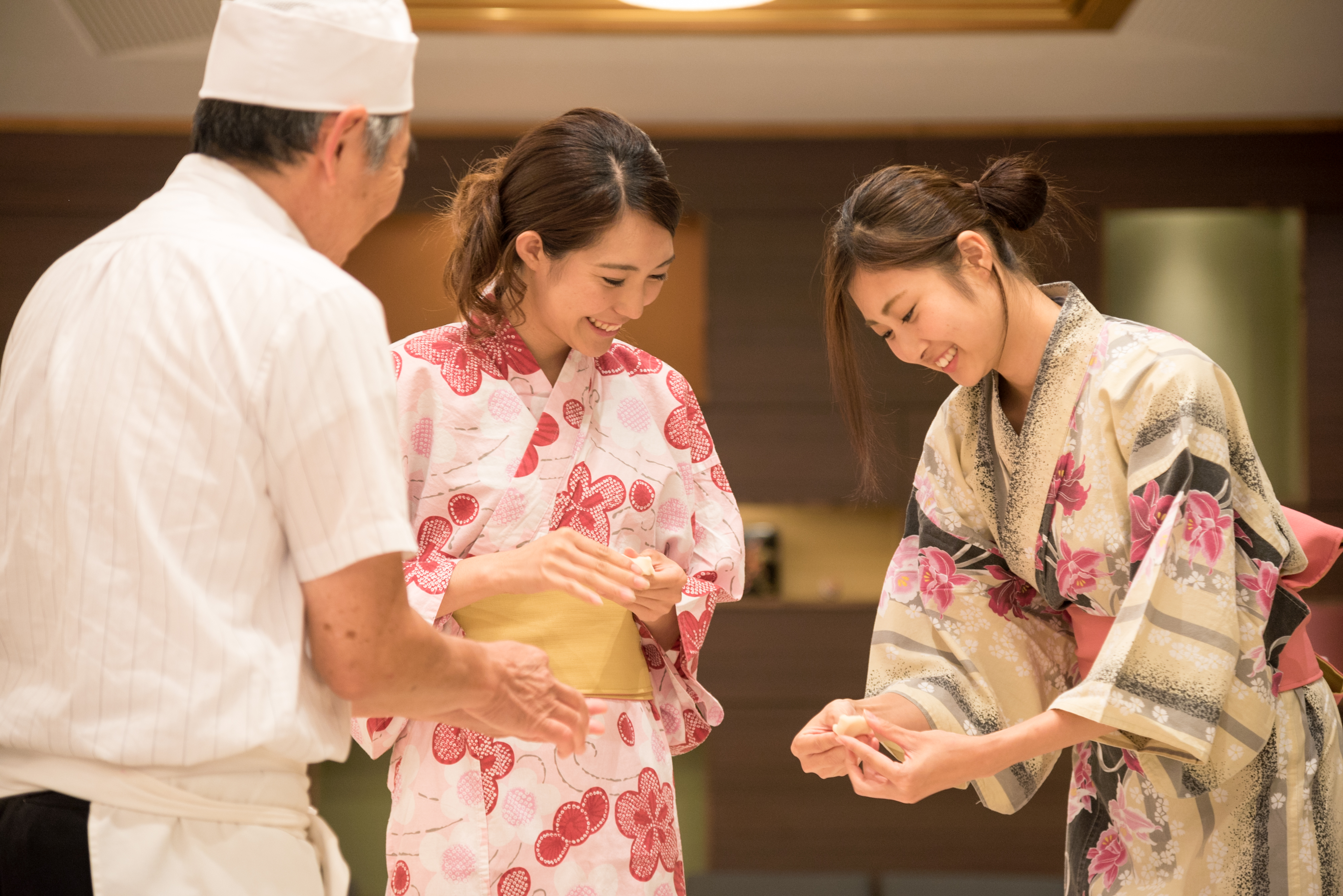 地元の和菓子職人と作る和菓子作り