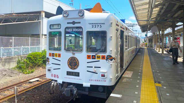和歌山電鐵「貴志川線」には“たま電車”をはじめ多くのラッピング電車が走ります