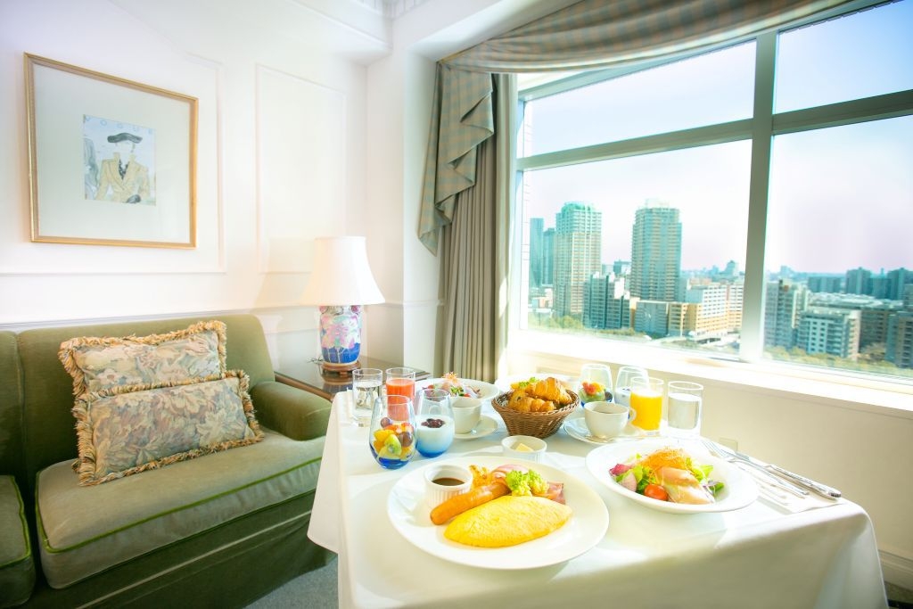【ルームサービス付】夕食＆朝食はお部屋でゆっくり★選べるルームサービスディナー＆インルーム朝食付 