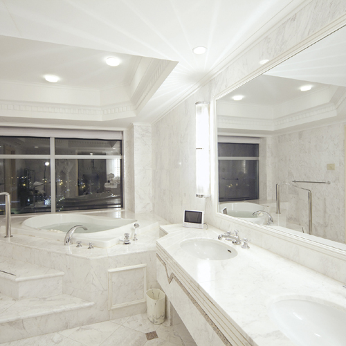 ★Plaza Suite Bathroom (night)