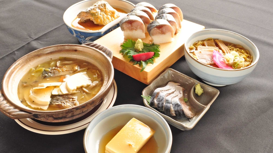 【夕食：虎鯖コース】物産展でも人気の「虎鯖棒すし」をはじめとした、八戸の味覚をお楽しみください。