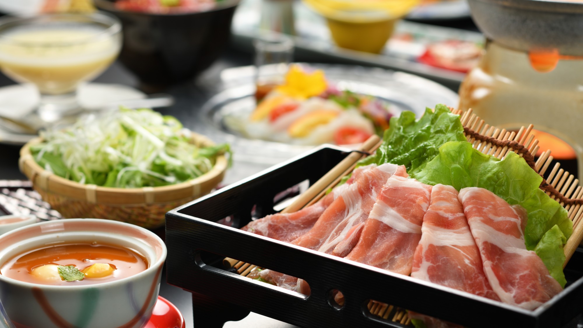 宮城県産ブランド豚『JAPAN X』季節の鍋御膳（2025.10月～盛付例）