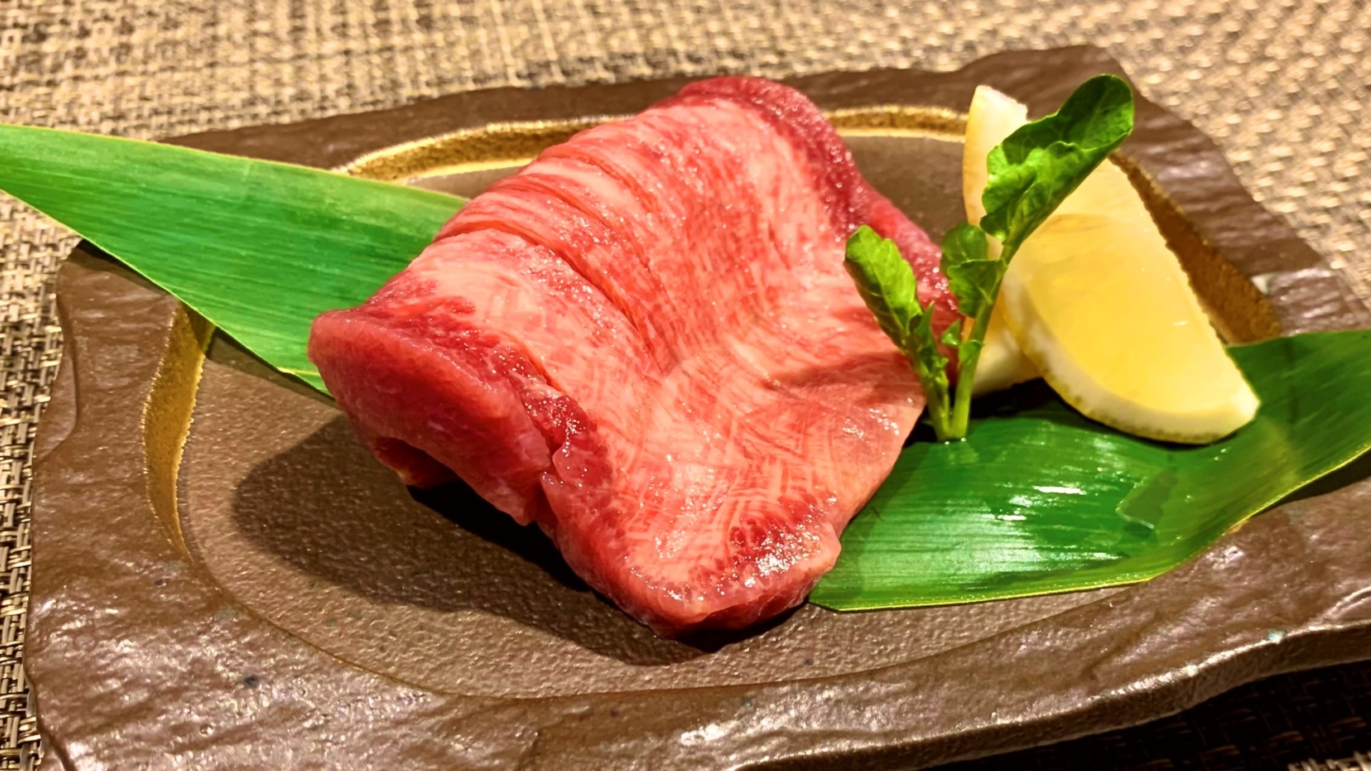 夕食開始19：30からで最大1000円お得＜インクルーシブ＞宮城仙台名物『牛タン』の贅沢鉄板焼き御膳