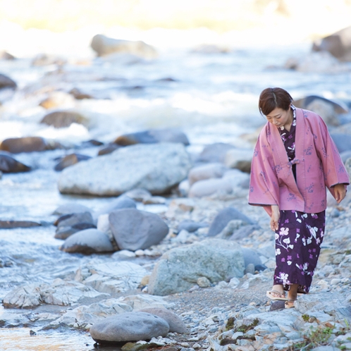 すぐ下を流れる鬼怒川へ中庭から降りれます