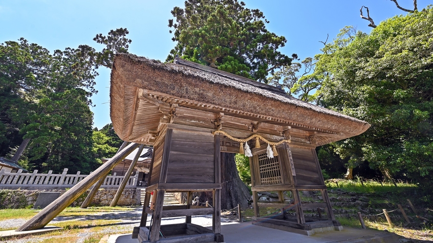 *【玉若酢命神社】境内には国指定天然記念物の八百杉があります。
