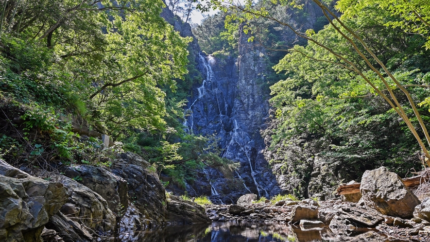 *【深浦滝】島根県の名水百選に選ばれている滝で、落差約40メートルある滝です。