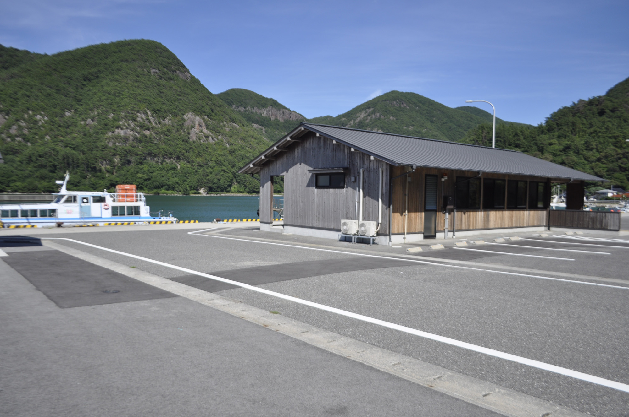 【ローソク島遊覧船乗り場】