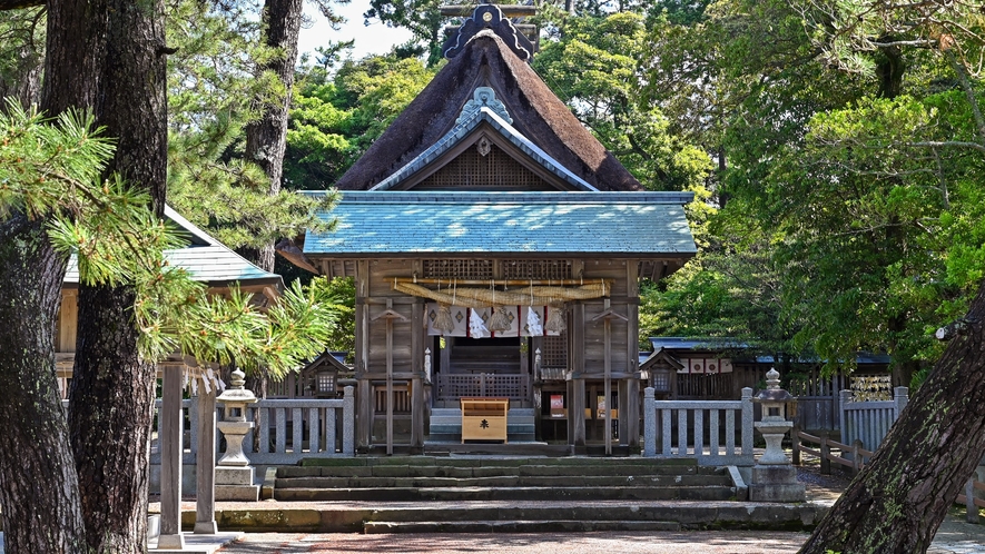 *【水若酢神社】隠岐特有の建築様式「隠岐造り」の本殿は、国の重要文化財に指定されています。