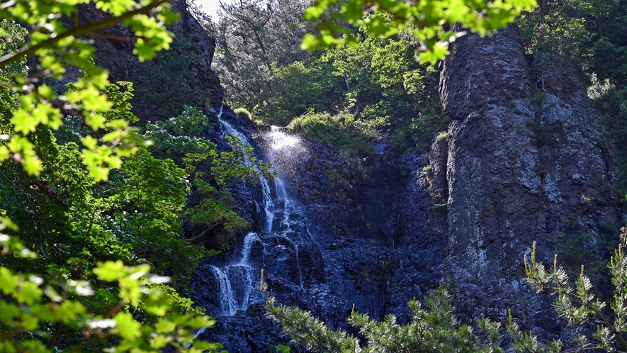 *【深浦滝】深浦滝の隣には、雨の降った後にしか見られない幻の滝「白糸の滝」もございます。