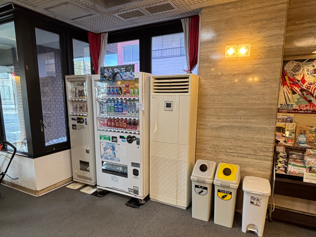 飲料自販機（1階に設置）