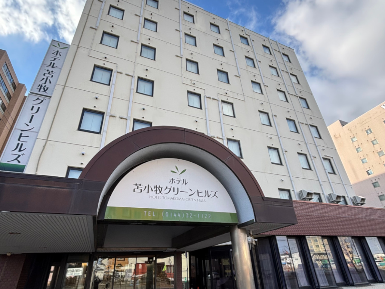 ホテル正面入り口。苫小牧駅から徒歩4分♪