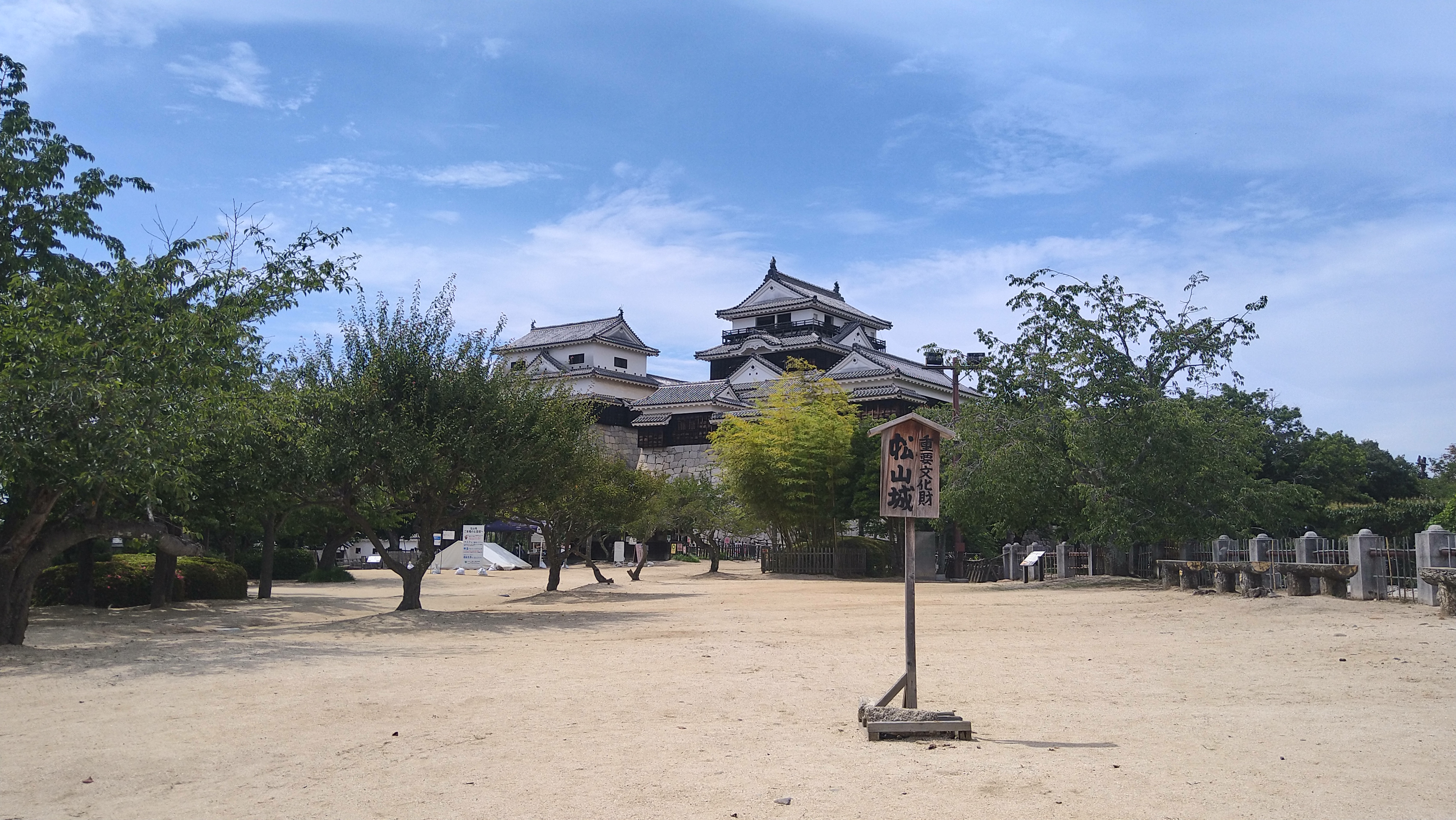 【松山城】別名　勝山城や金亀城と呼ばれています