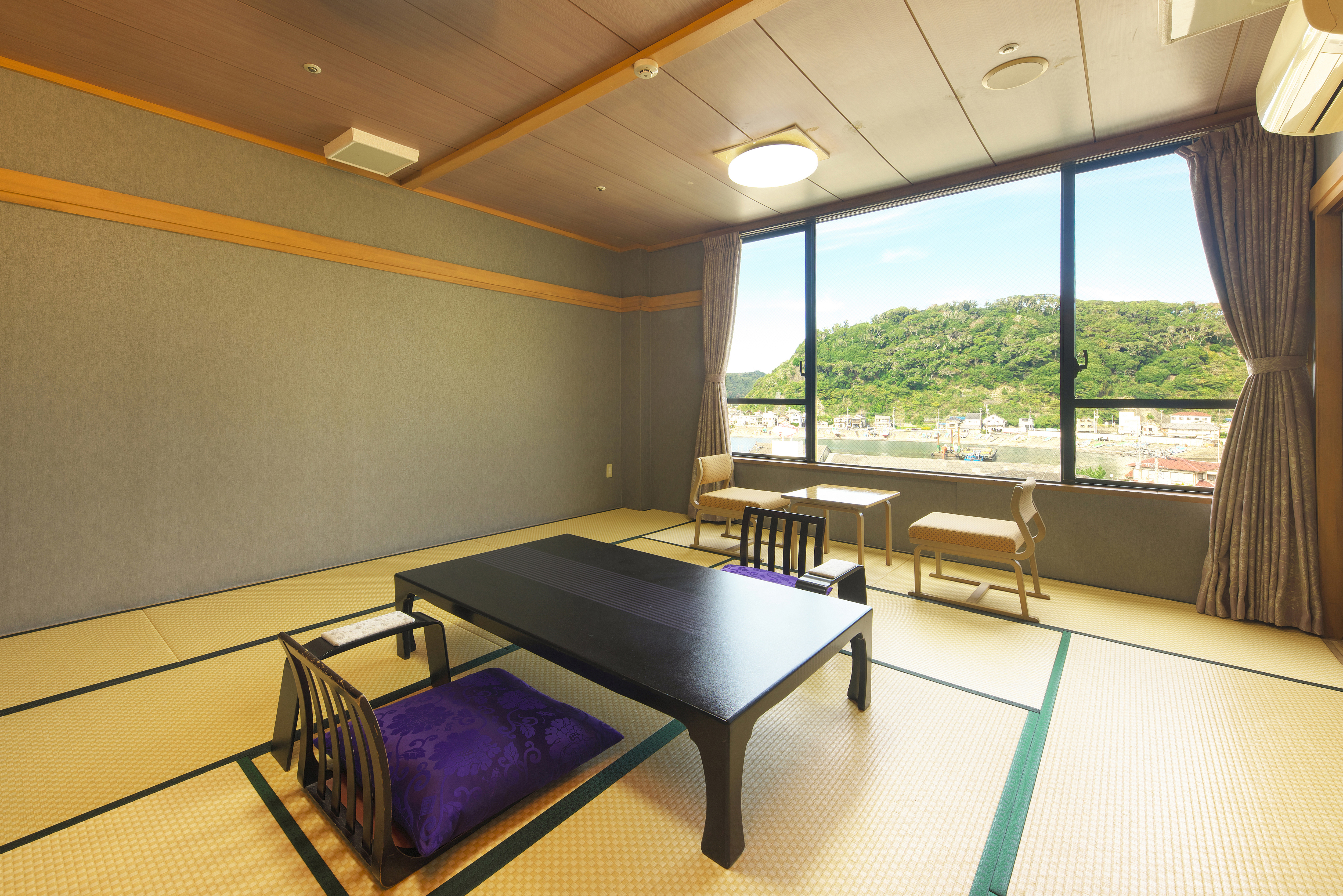 【夢亭】港側和室10畳＜ハーバービュー＞港を一望できる日当たりの良い客室です。