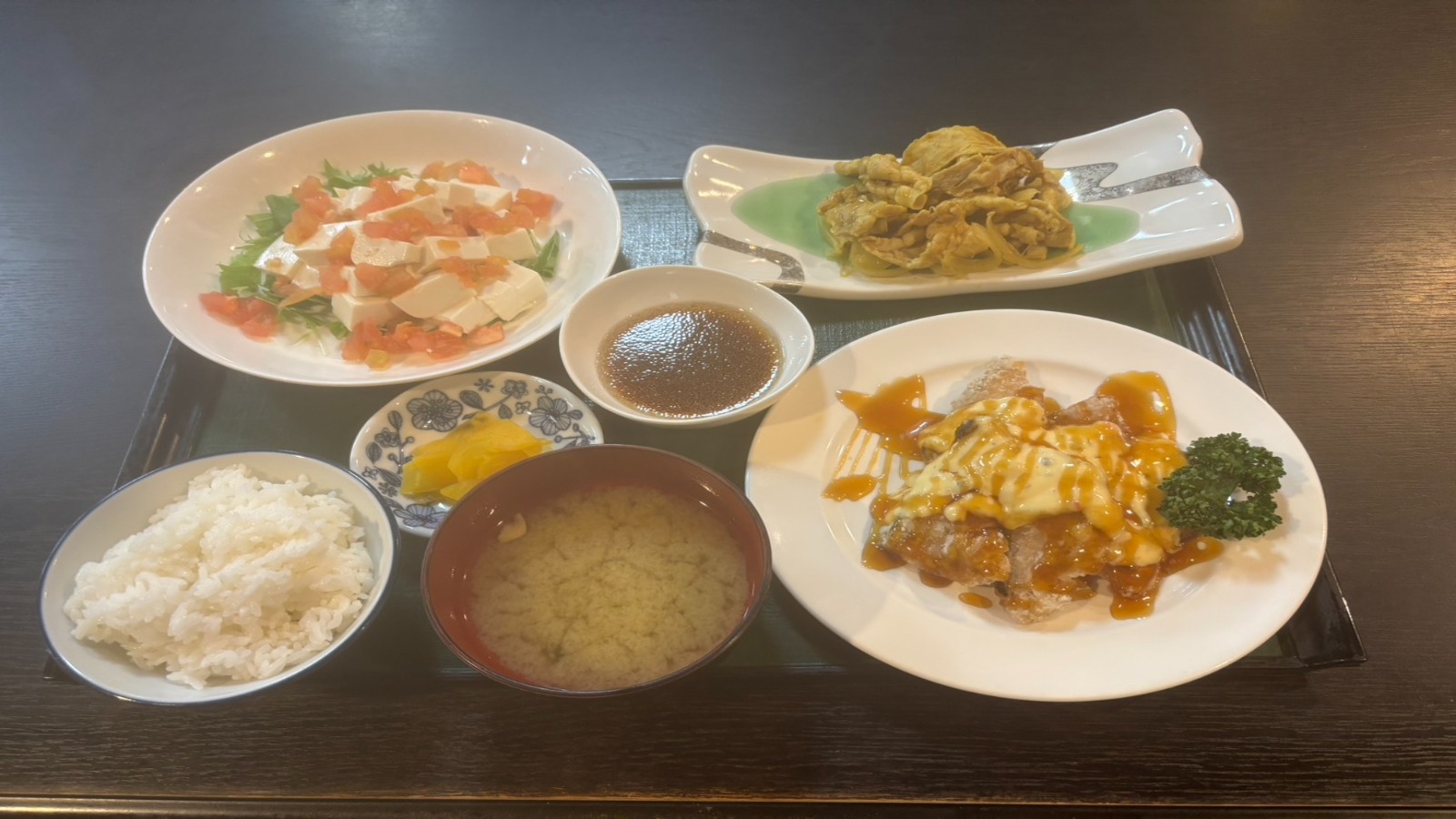 ＜シンプルステイ／無料朝食＋夕定食付＞長期滞在にも人気の夕定食付♪大浴場＆駐車場無料で快適ホテル滞在
