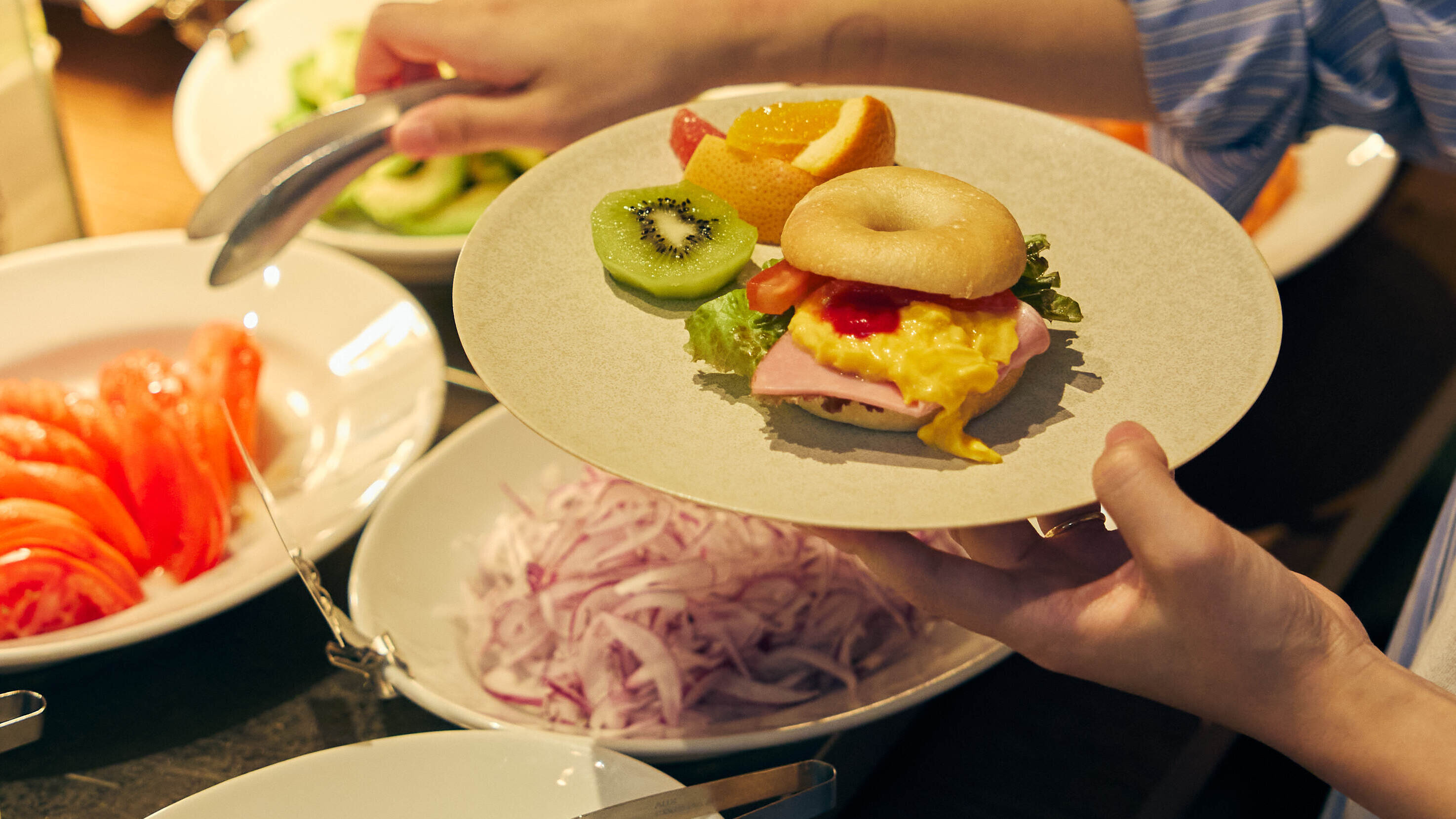 【早割30／10％OFF】ミニバーフリー・レストランでのフリーフロー・駐車場無料特典付（朝食付き）
